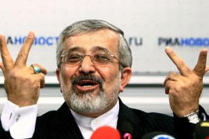 علی اصغر سلطانیه سخنگوی وزارت امور خارجه ایران - تلاش برای رهایی دریانوردان از محاصره دزدان دریایی سومالی اقدامی انسان دوستانه بوده است